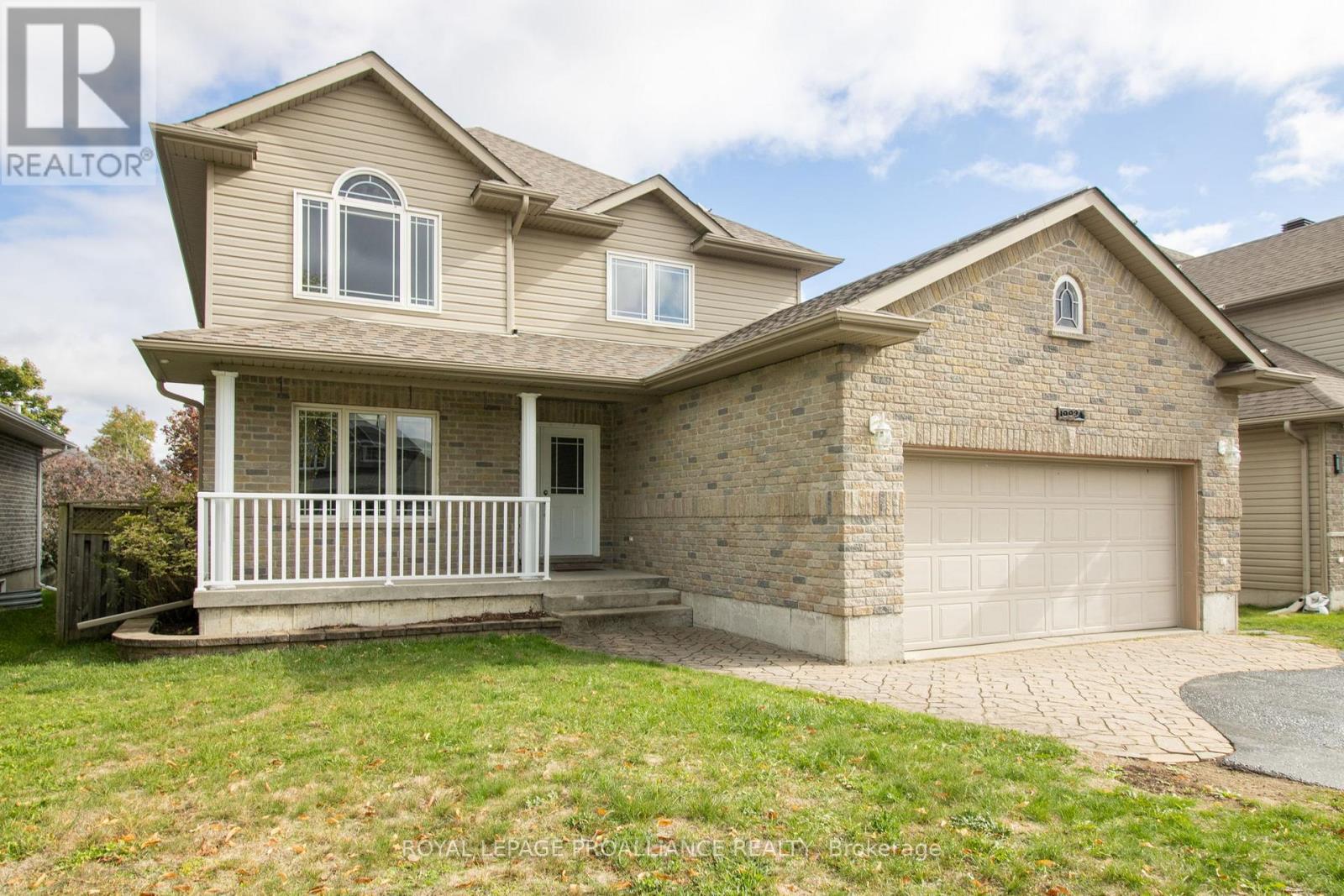 1009 Crestwood Drive, Brockville, Ontario  K6V 7N1 - Photo 1 - X12465461
