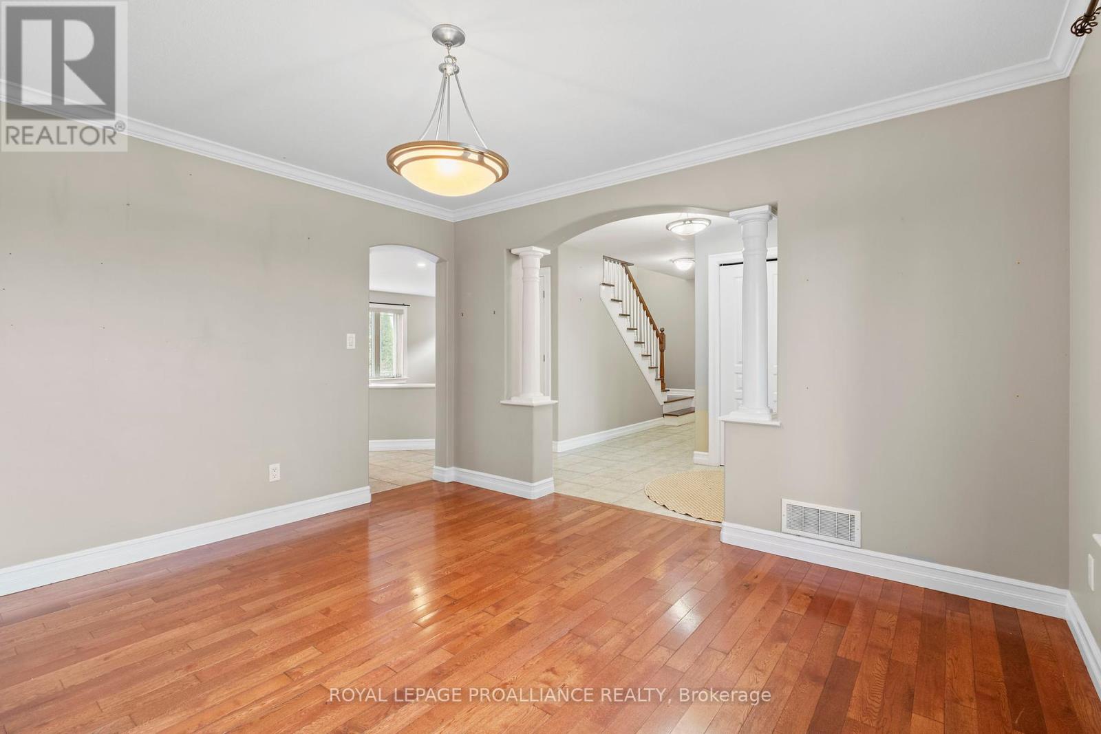 1009 Crestwood Drive, Brockville, Ontario  K6V 7N1 - Photo 10 - X12465461