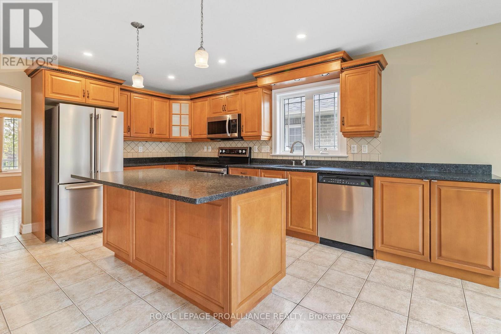 1009 Crestwood Drive, Brockville, Ontario  K6V 7N1 - Photo 11 - X12465461