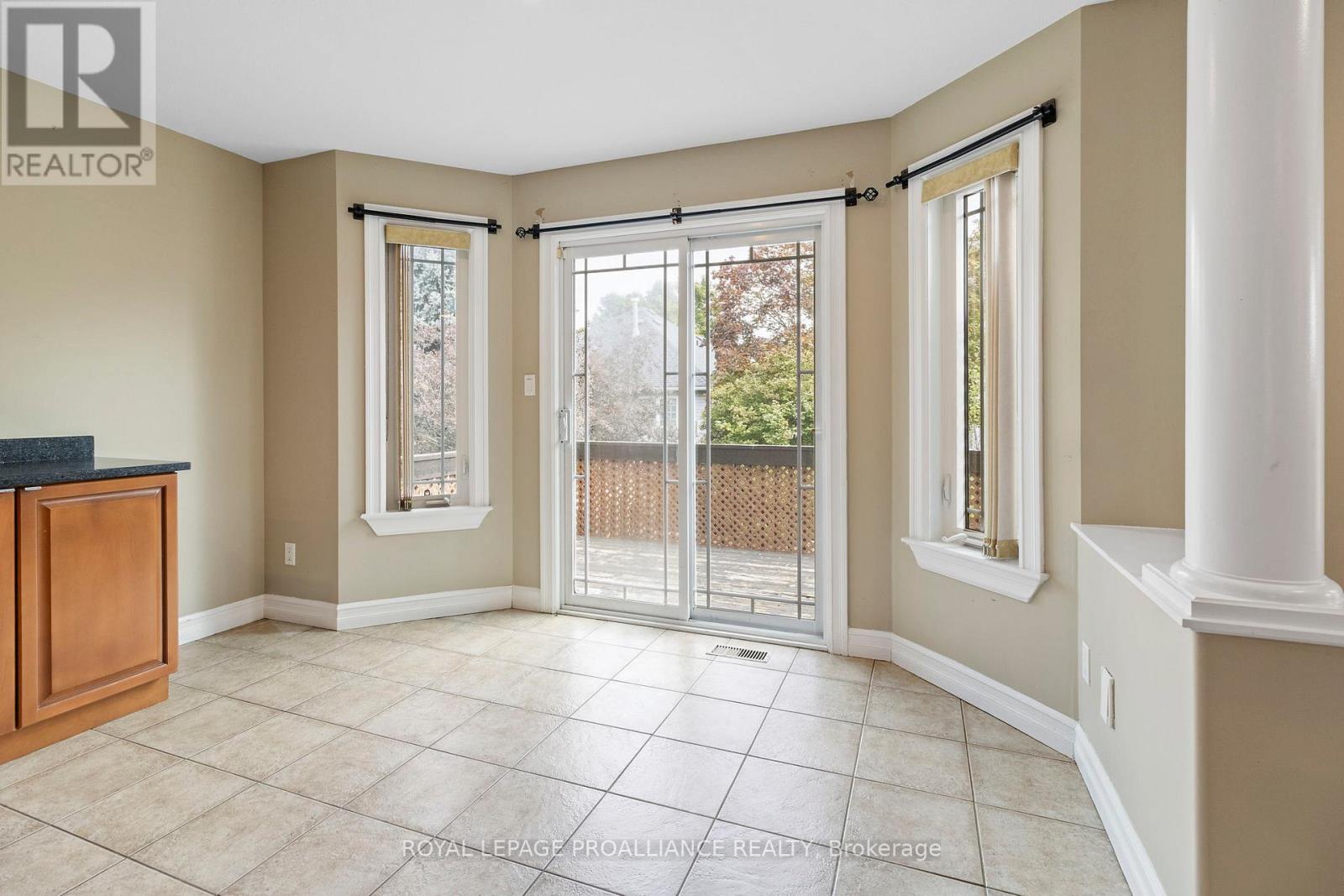 1009 Crestwood Drive, Brockville, Ontario  K6V 7N1 - Photo 14 - X12465461