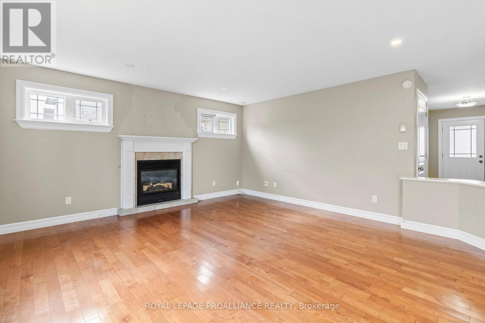 1009 Crestwood Drive, Brockville, Ontario  K6V 7N1 - Photo 16 - X12465461