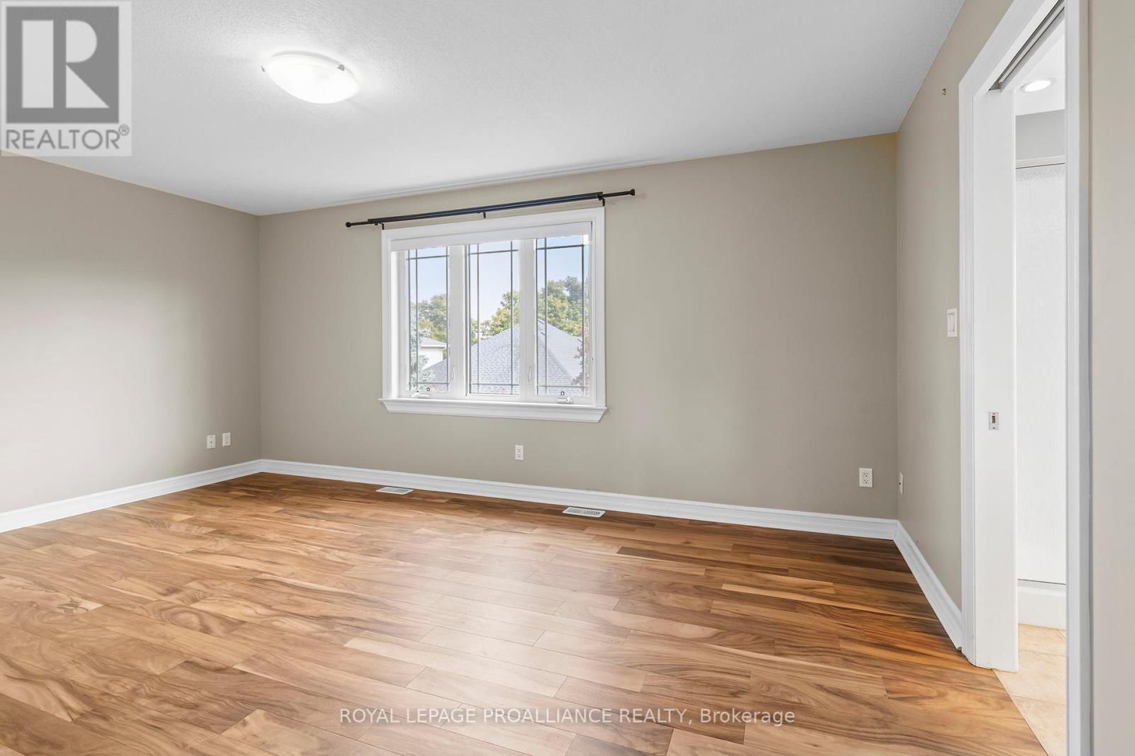 1009 Crestwood Drive, Brockville, Ontario  K6V 7N1 - Photo 18 - X12465461