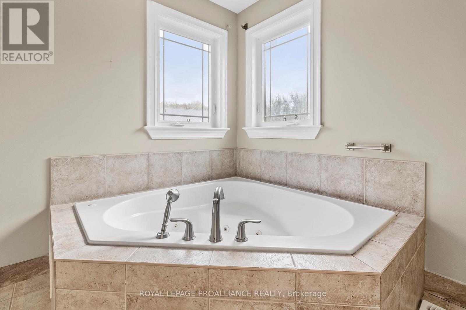 1009 Crestwood Drive, Brockville, Ontario  K6V 7N1 - Photo 21 - X12465461