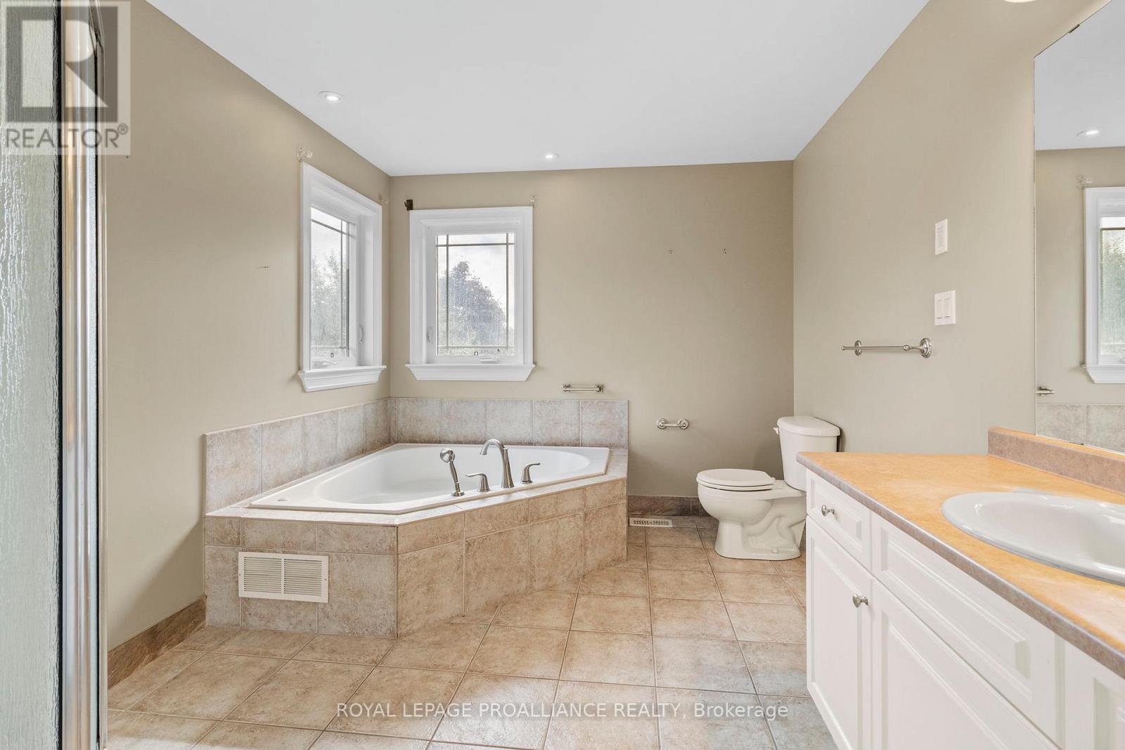 1009 Crestwood Drive, Brockville, Ontario  K6V 7N1 - Photo 22 - X12465461