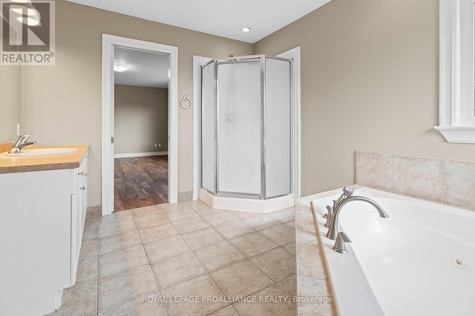 1009 Crestwood Drive, Brockville, Ontario  K6V 7N1 - Photo 23 - X12465461