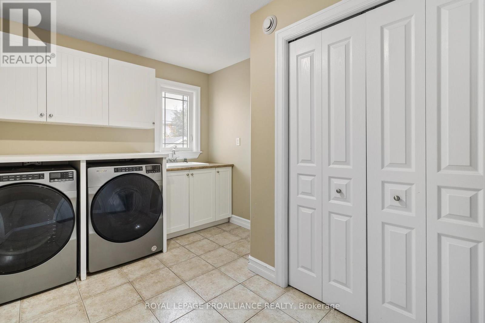 1009 Crestwood Drive, Brockville, Ontario  K6V 7N1 - Photo 37 - X12465461