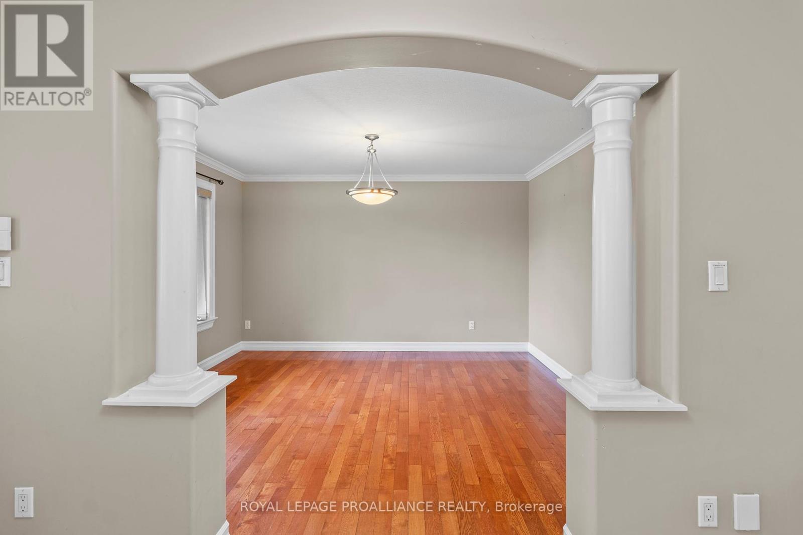 1009 Crestwood Drive, Brockville, Ontario  K6V 7N1 - Photo 8 - X12465461
