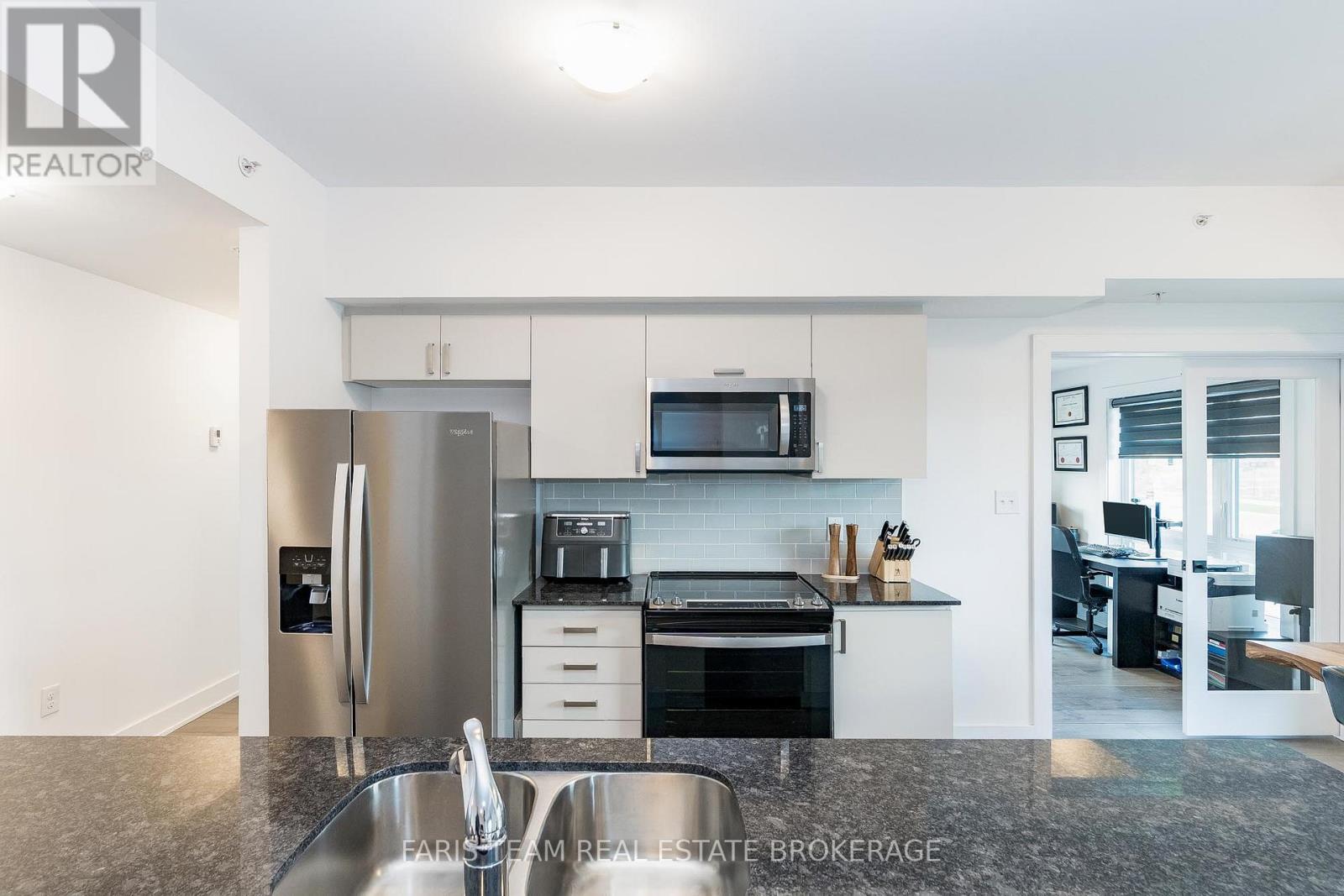 102 - 8 Culinary Lane, Barrie, Ontario  L9J 0T2 - Photo 7 - S12465159