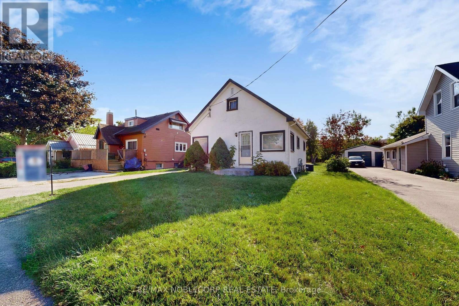 51 SIMCOE STREET, Orillia, Ontario