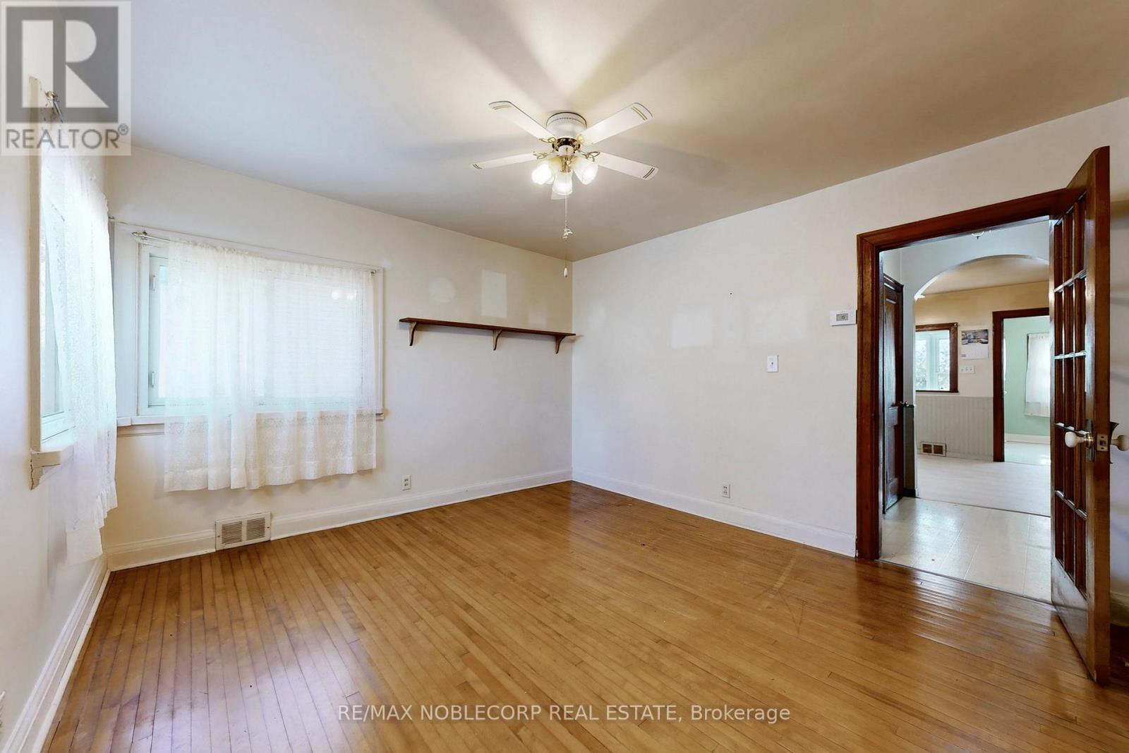 51 Simcoe Street, Orillia, Ontario  L3V 1G5 - Photo 10 - S12465181