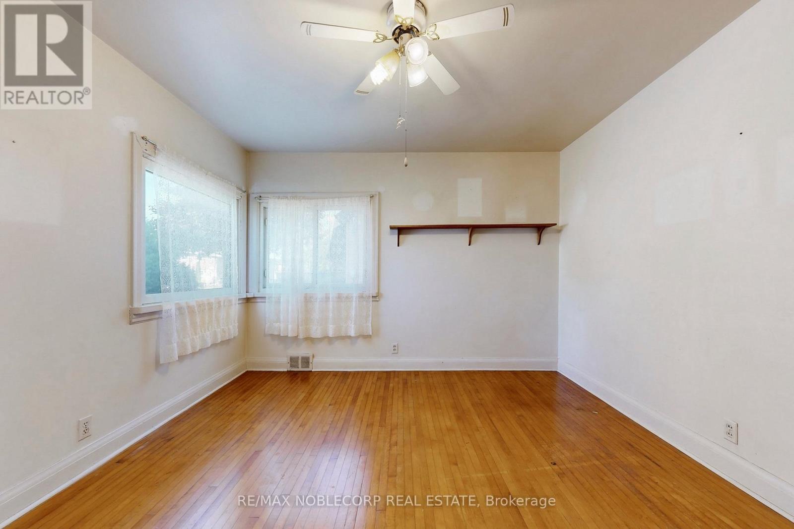 51 Simcoe Street, Orillia, Ontario  L3V 1G5 - Photo 11 - S12465181