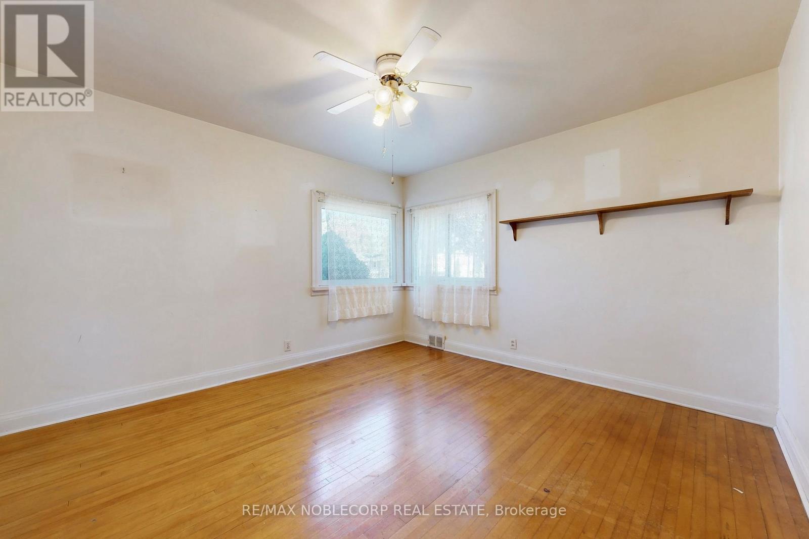 51 Simcoe Street, Orillia, Ontario  L3V 1G5 - Photo 12 - S12465181