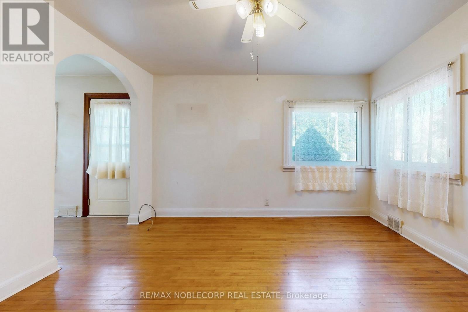 51 Simcoe Street, Orillia, Ontario  L3V 1G5 - Photo 13 - S12465181