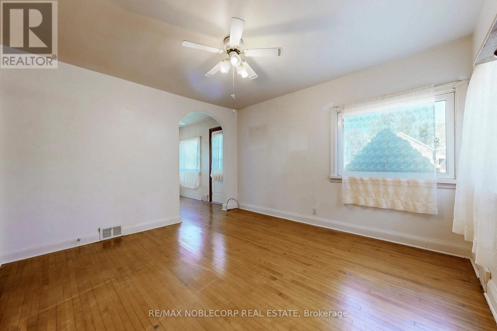 51 Simcoe Street, Orillia, Ontario  L3V 1G5 - Photo 14 - S12465181