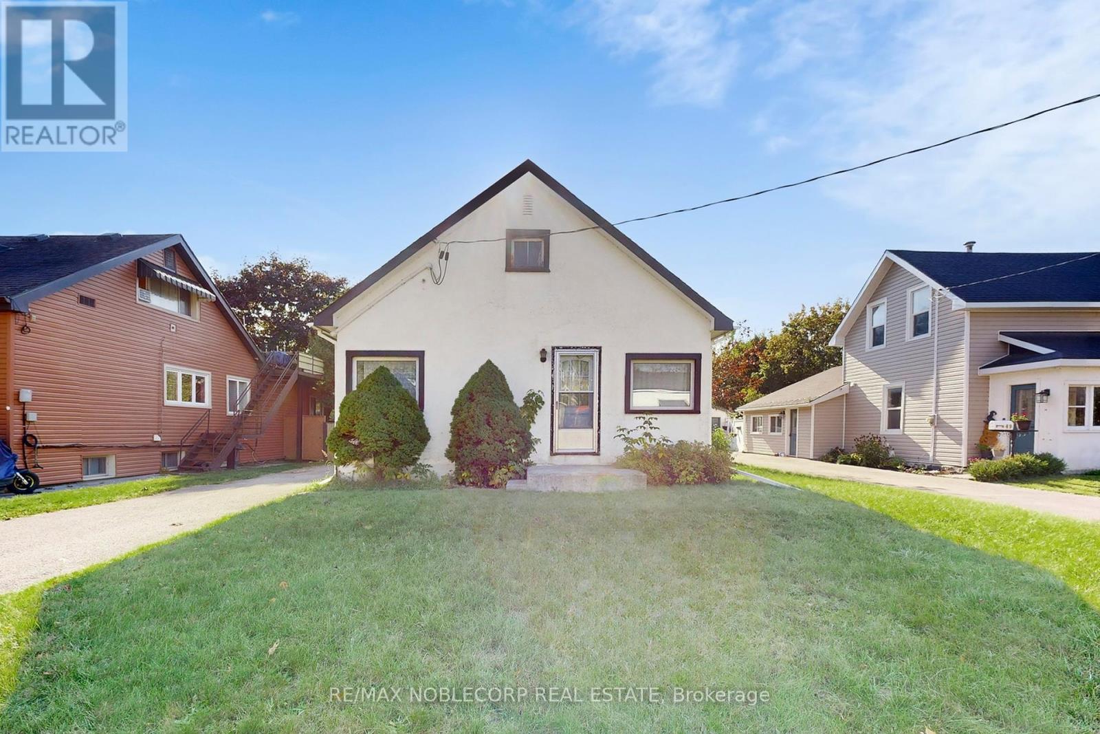 51 Simcoe Street, Orillia, Ontario  L3V 1G5 - Photo 2 - S12465181