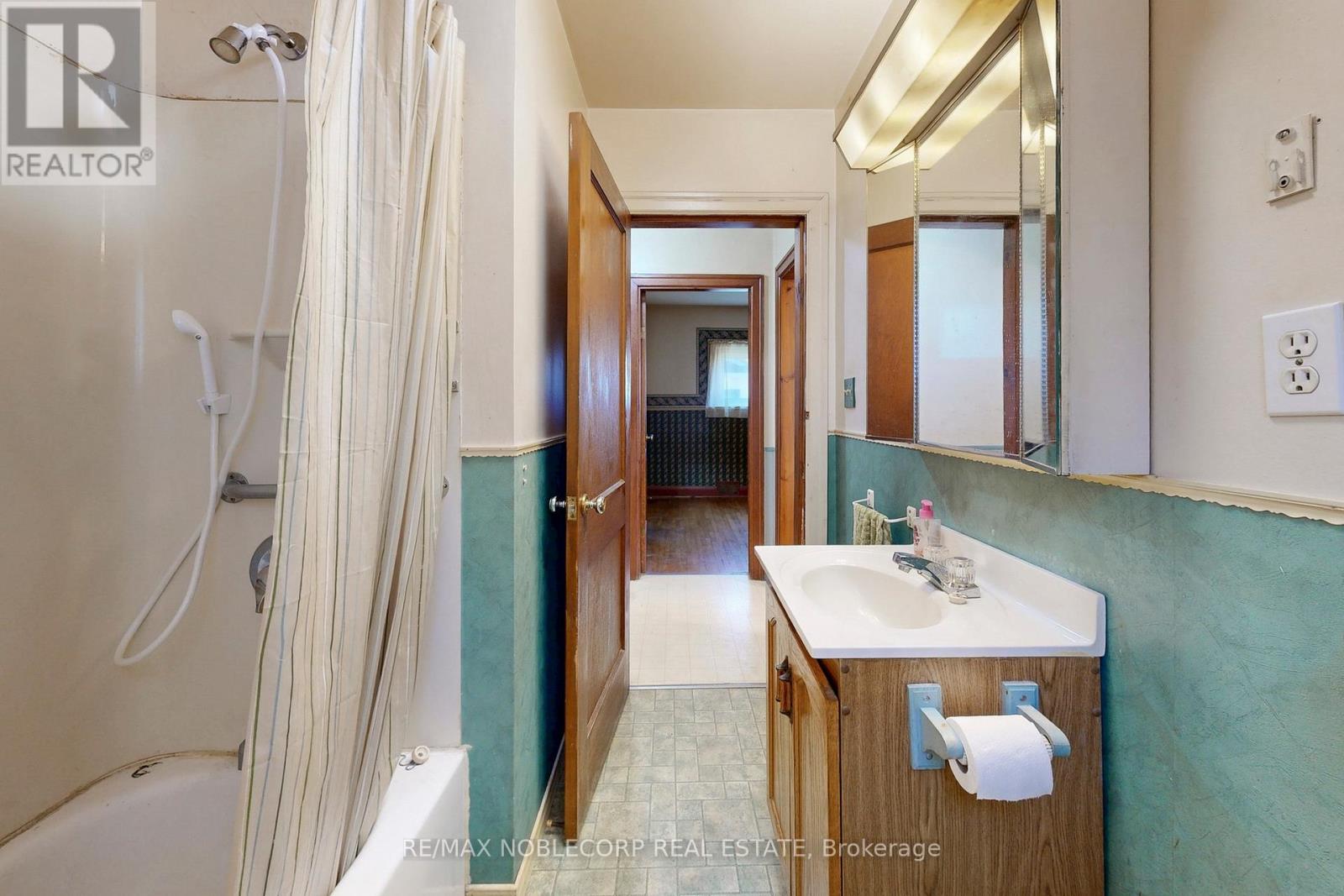 51 Simcoe Street, Orillia, Ontario  L3V 1G5 - Photo 21 - S12465181