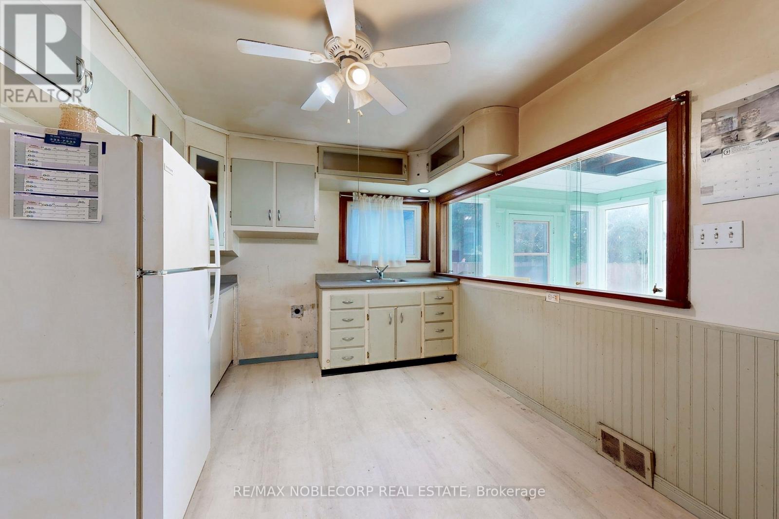 51 Simcoe Street, Orillia, Ontario  L3V 1G5 - Photo 23 - S12465181