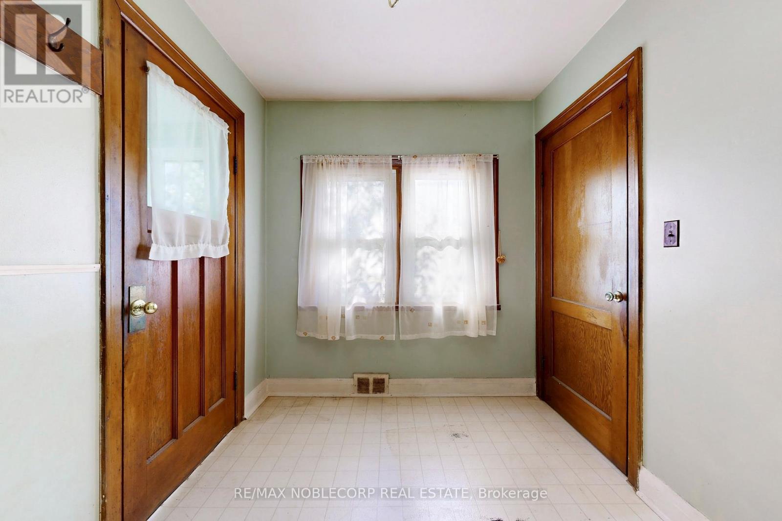 51 Simcoe Street, Orillia, Ontario  L3V 1G5 - Photo 29 - S12465181