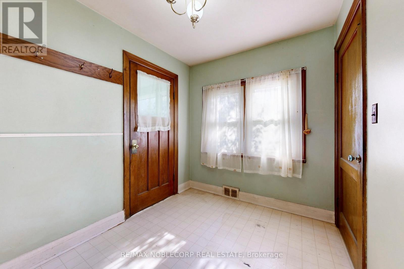 51 Simcoe Street, Orillia, Ontario  L3V 1G5 - Photo 30 - S12465181