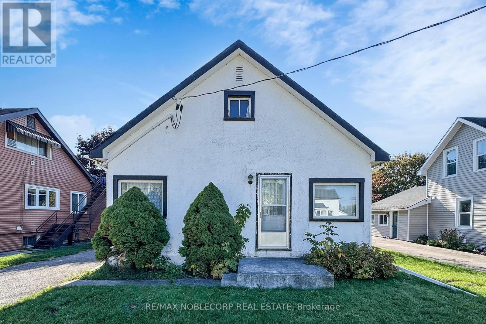 51 Simcoe Street, Orillia, Ontario  L3V 1G5 - Photo 4 - S12465181