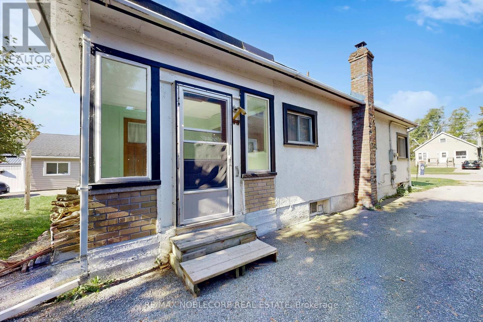51 Simcoe Street, Orillia, Ontario  L3V 1G5 - Photo 5 - S12465181