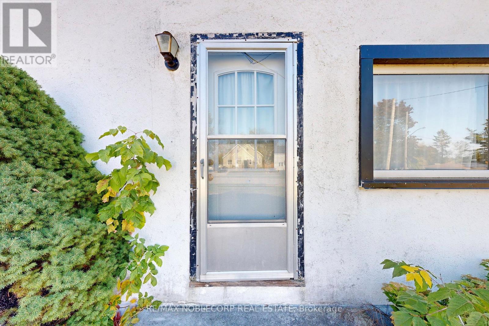 51 Simcoe Street, Orillia, Ontario  L3V 1G5 - Photo 7 - S12465181