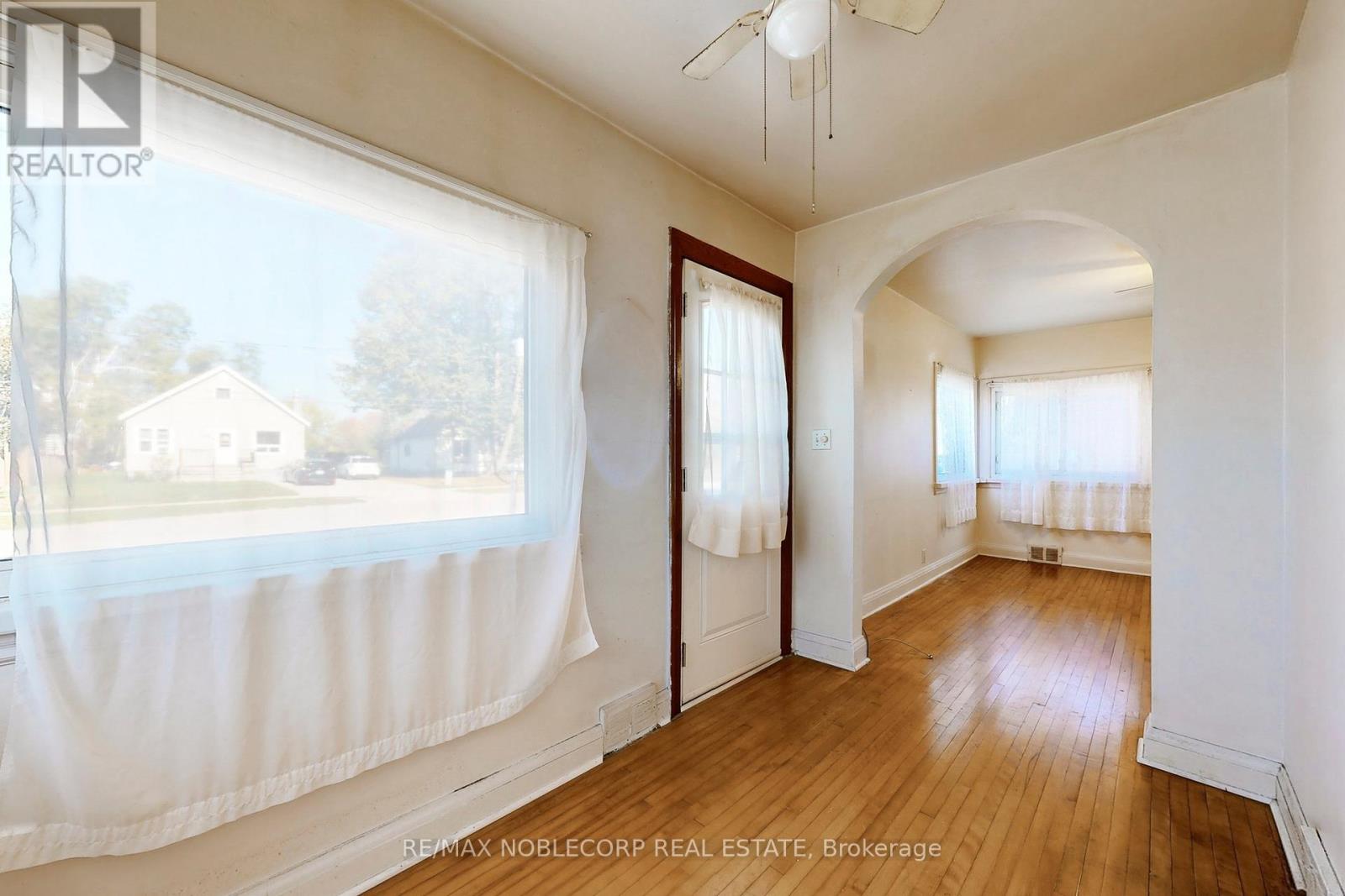 51 Simcoe Street, Orillia, Ontario  L3V 1G5 - Photo 8 - S12465181