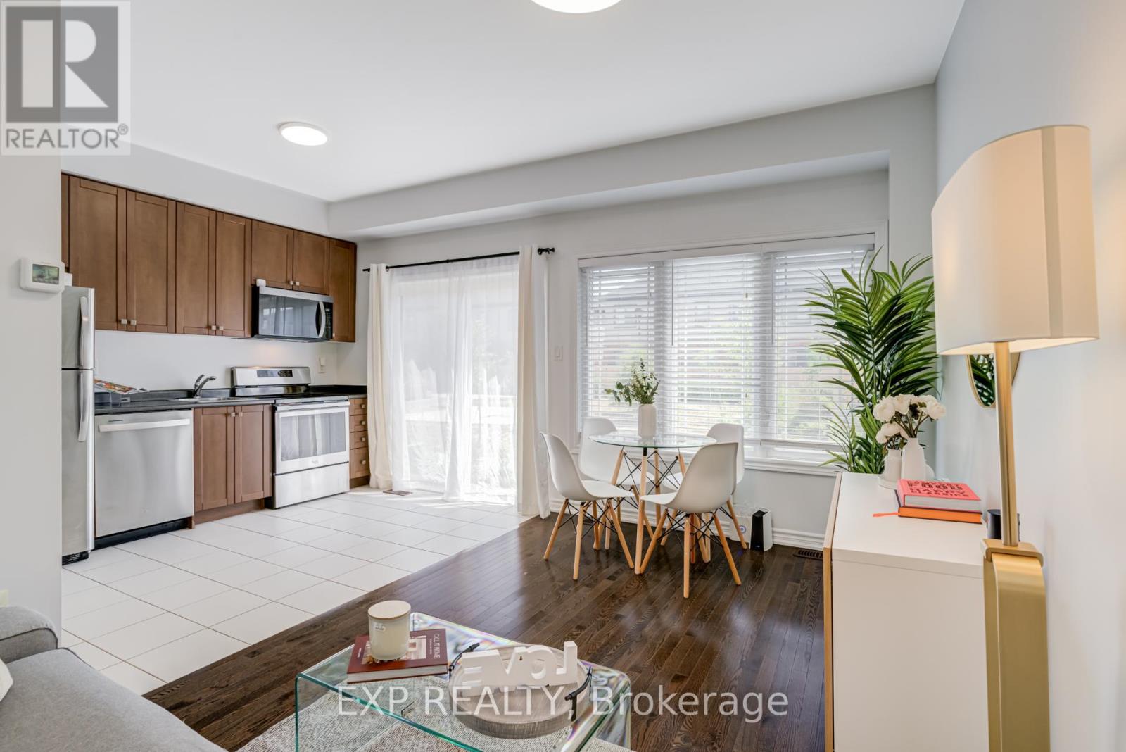 19 Cygnus Crescent, Barrie, Ontario  L4N 9C2 - Photo 11 - S12465201