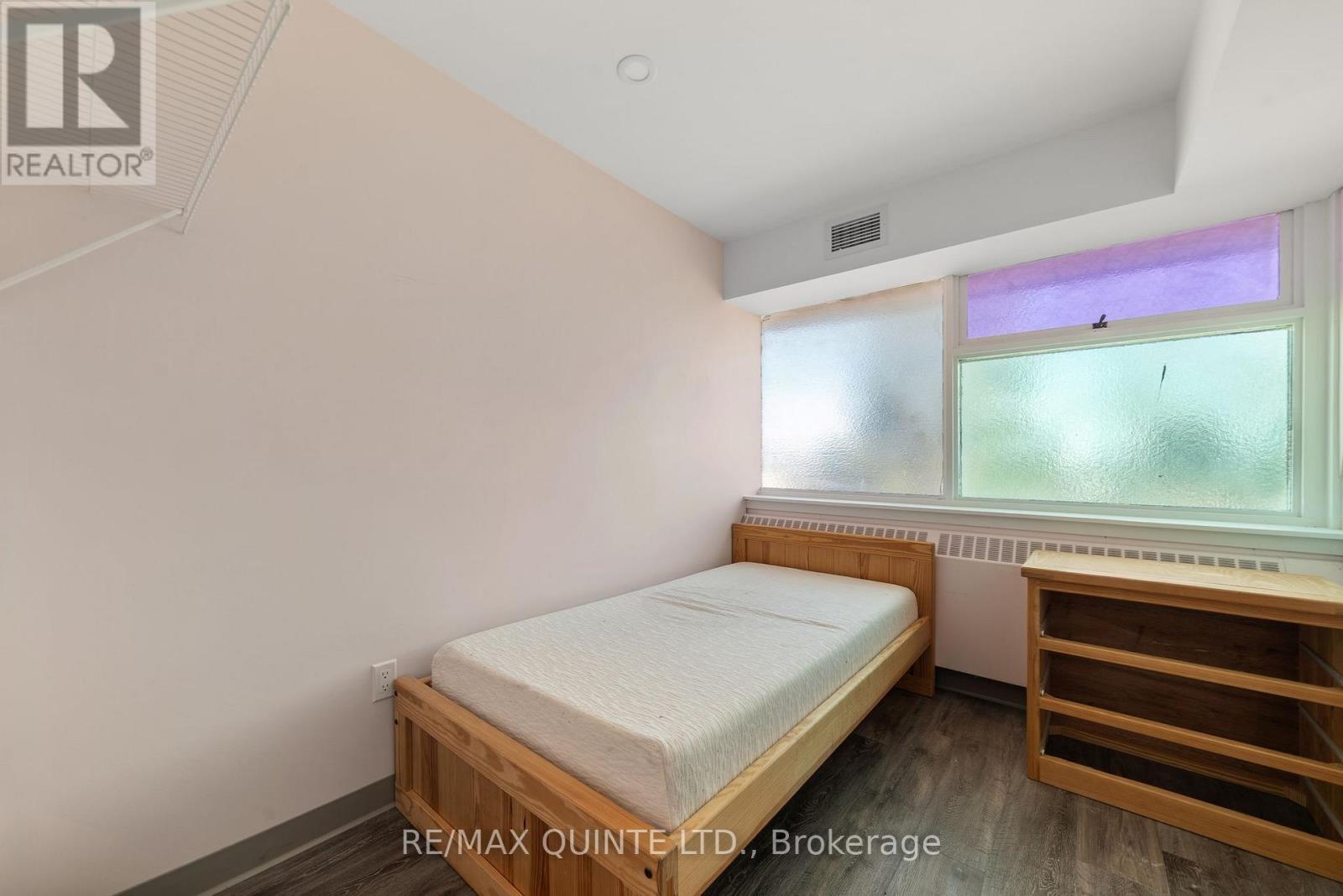 72 Orchard Drive, Belleville, Ontario K8P 2K7 - Photo 12 - X12465343