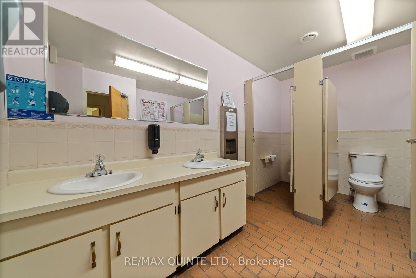 72 Orchard Drive, Belleville, Ontario K8P 2K7 - Photo 25 - X12465343