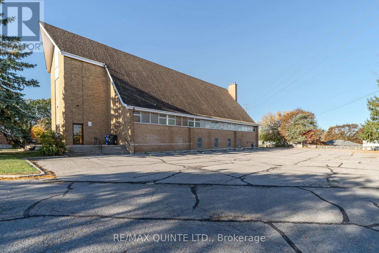 72 Orchard Drive, Belleville, Ontario K8P 2K7 - Photo 33 - X12465343