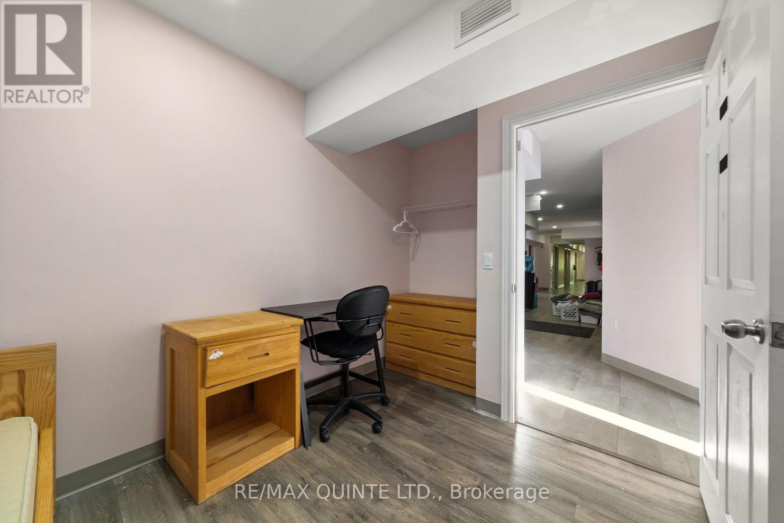 72 Orchard Drive, Belleville, Ontario K8P 2K7 - Photo 9 - X12465343