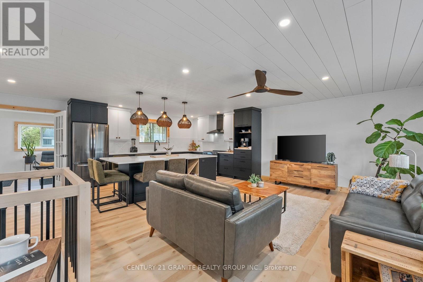 31 Sprucedale Street, Highlands East, Ontario K0L 1M0 - Photo 12 - X12465476