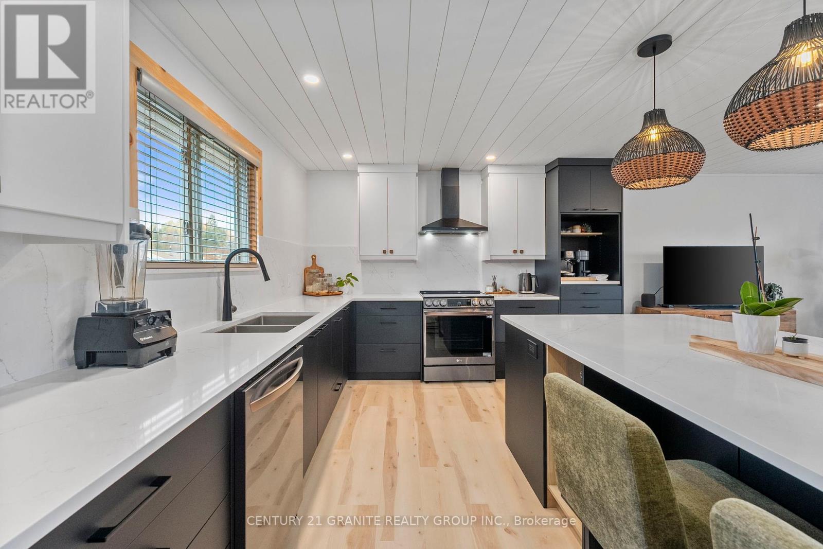 31 Sprucedale Street, Highlands East, Ontario K0L 1M0 - Photo 18 - X12465476