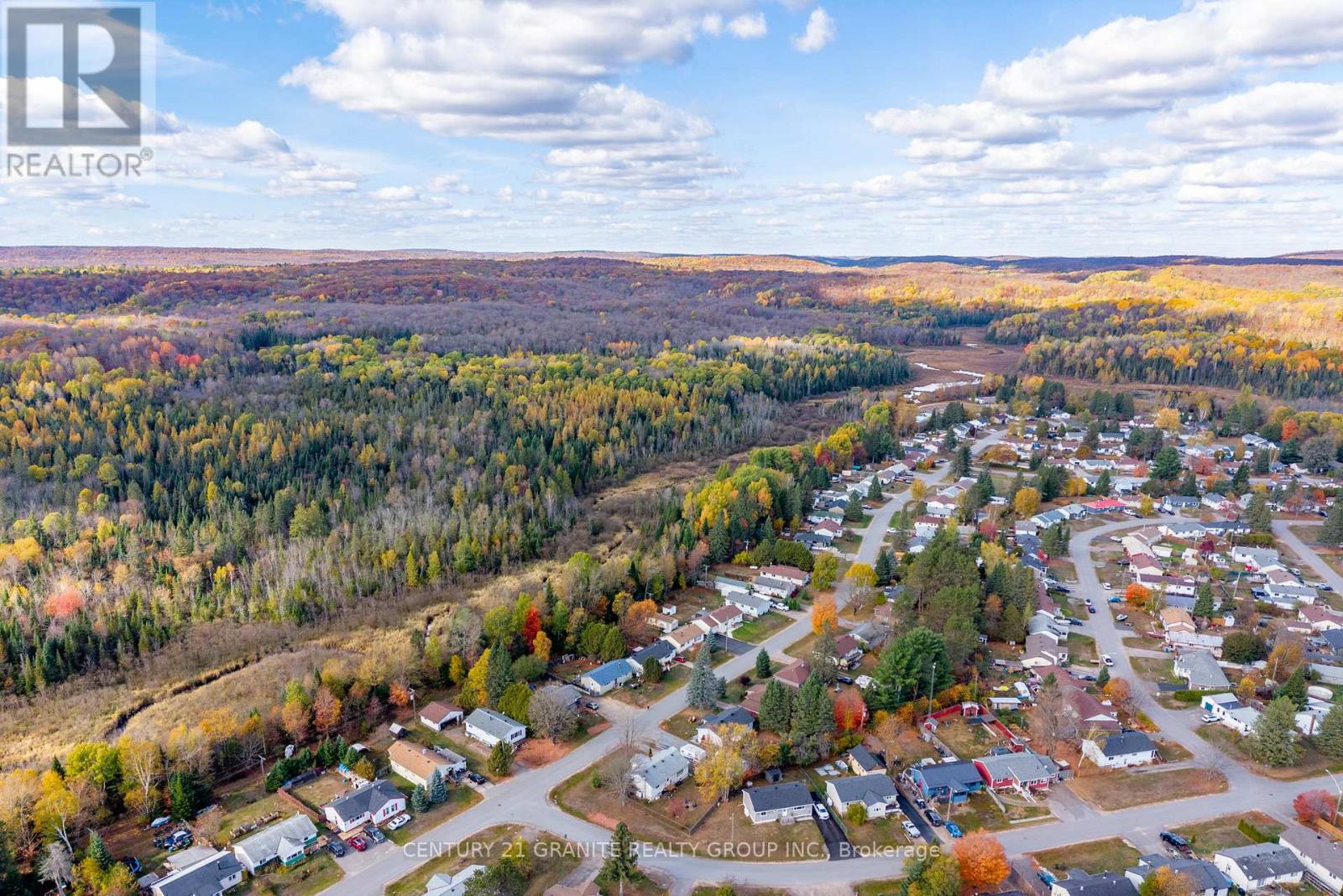 31 Sprucedale Street, Highlands East, Ontario K0L 1M0 - Photo 45 - X12465476