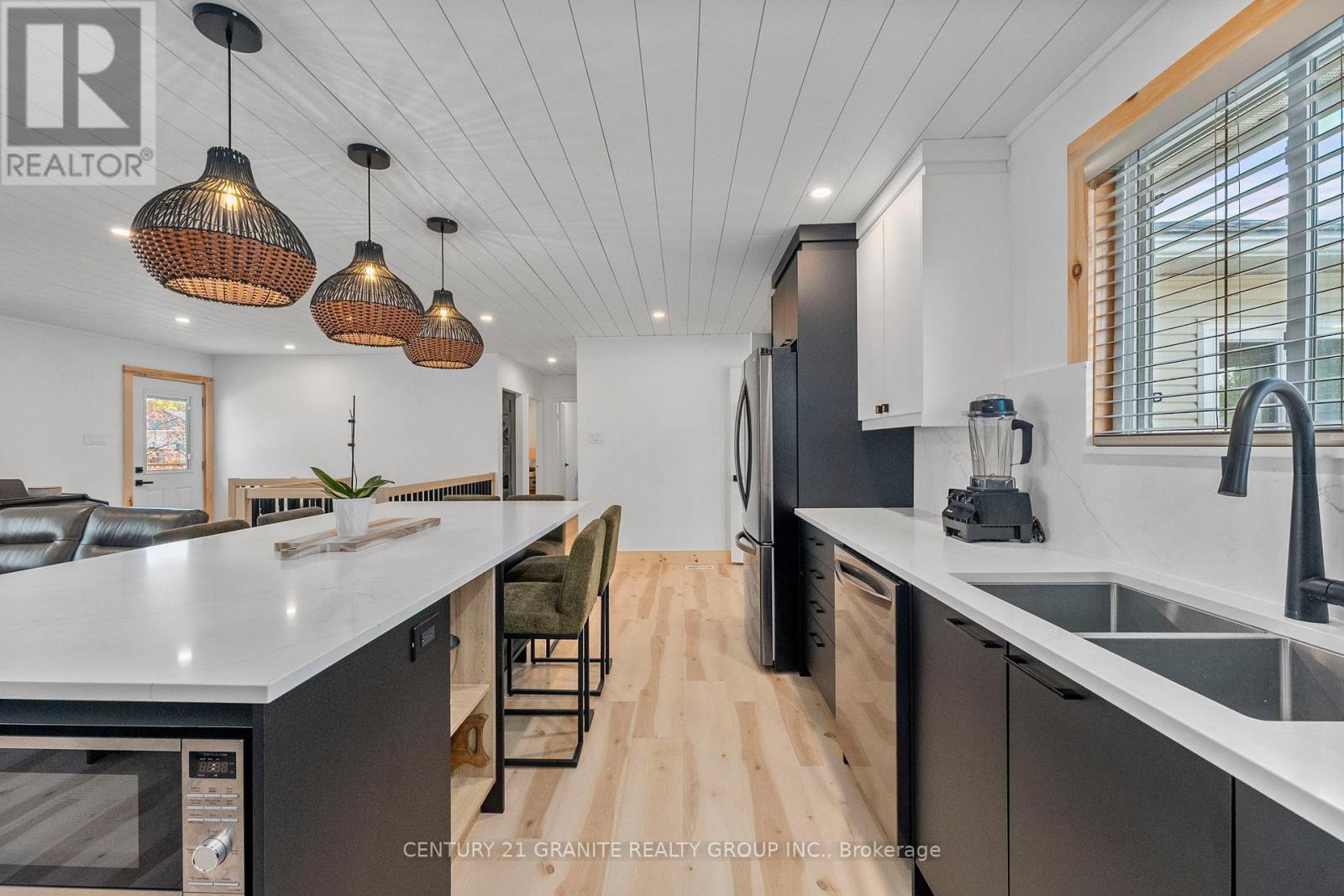 31 Sprucedale Street, Highlands East, Ontario K0L 1M0 - Photo 9 - X12465476