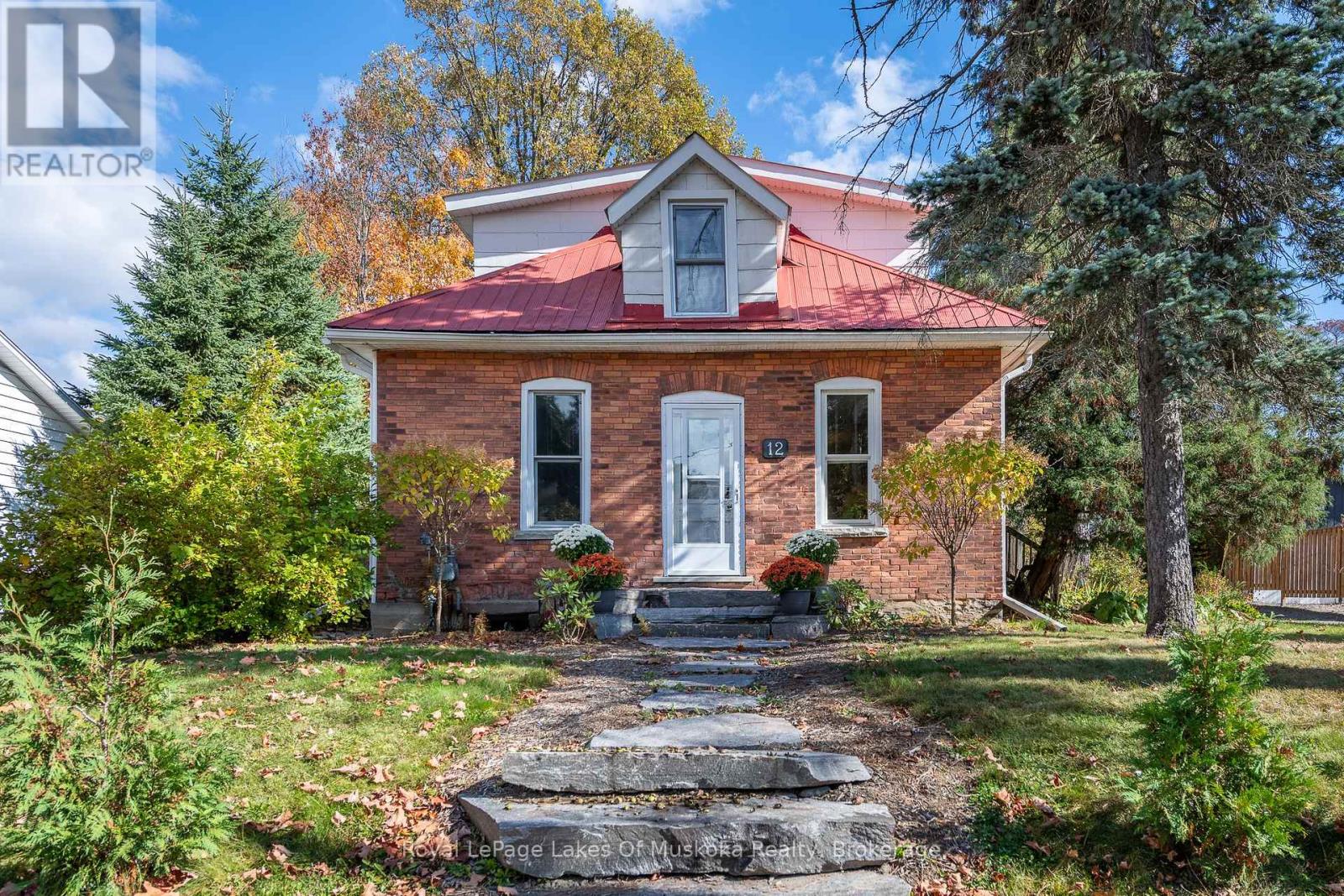 12 ELM STREET, Huntsville, Ontario