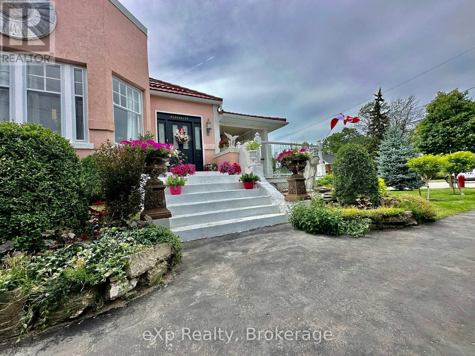 85 10th Street, Hanover, Ontario  N4N 1M9 - Photo 2 - X12465406