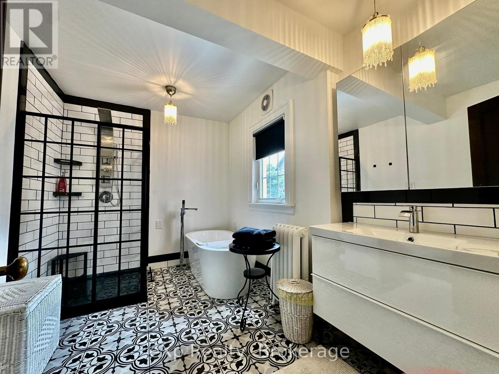 85 10th Street, Hanover, Ontario  N4N 1M9 - Photo 20 - X12465406