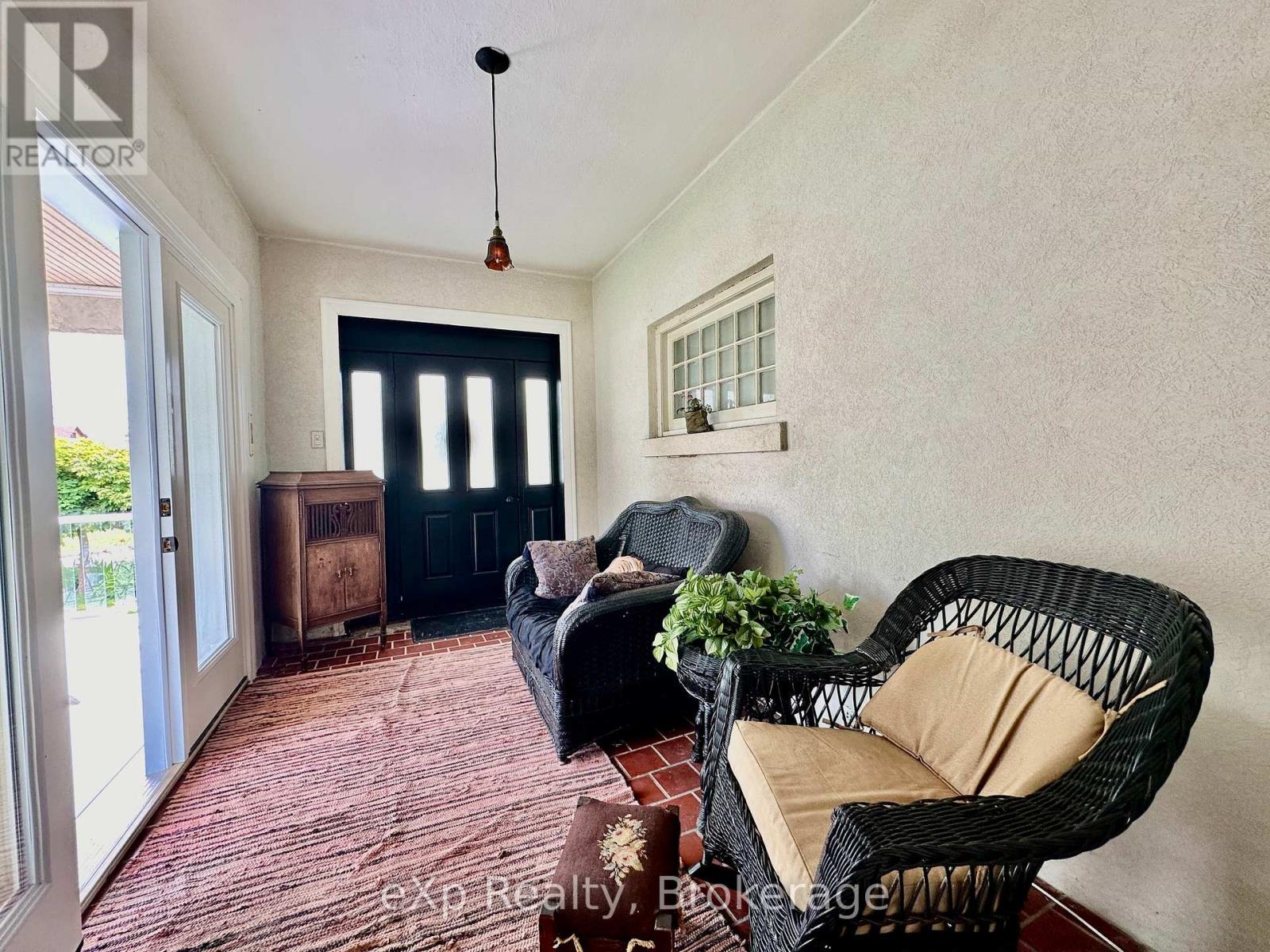85 10th Street, Hanover, Ontario  N4N 1M9 - Photo 3 - X12465406