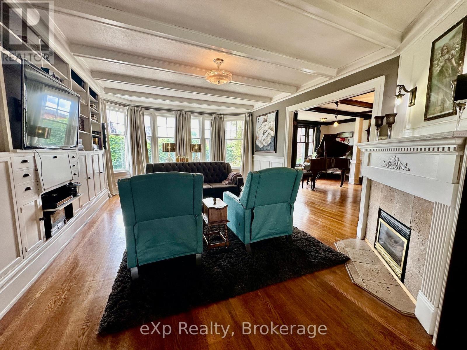 85 10th Street, Hanover, Ontario  N4N 1M9 - Photo 6 - X12465406