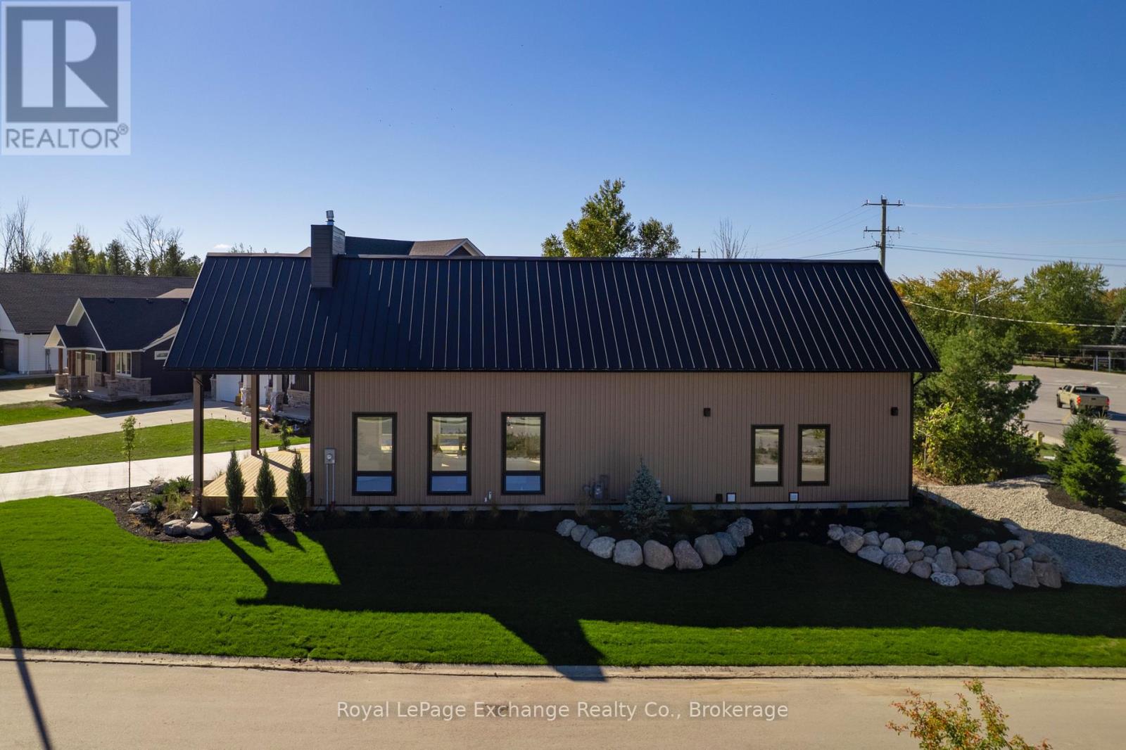 2 Marshall Place, Saugeen Shores, Ontario  N0H 2L0 - Photo 5 - X12465426