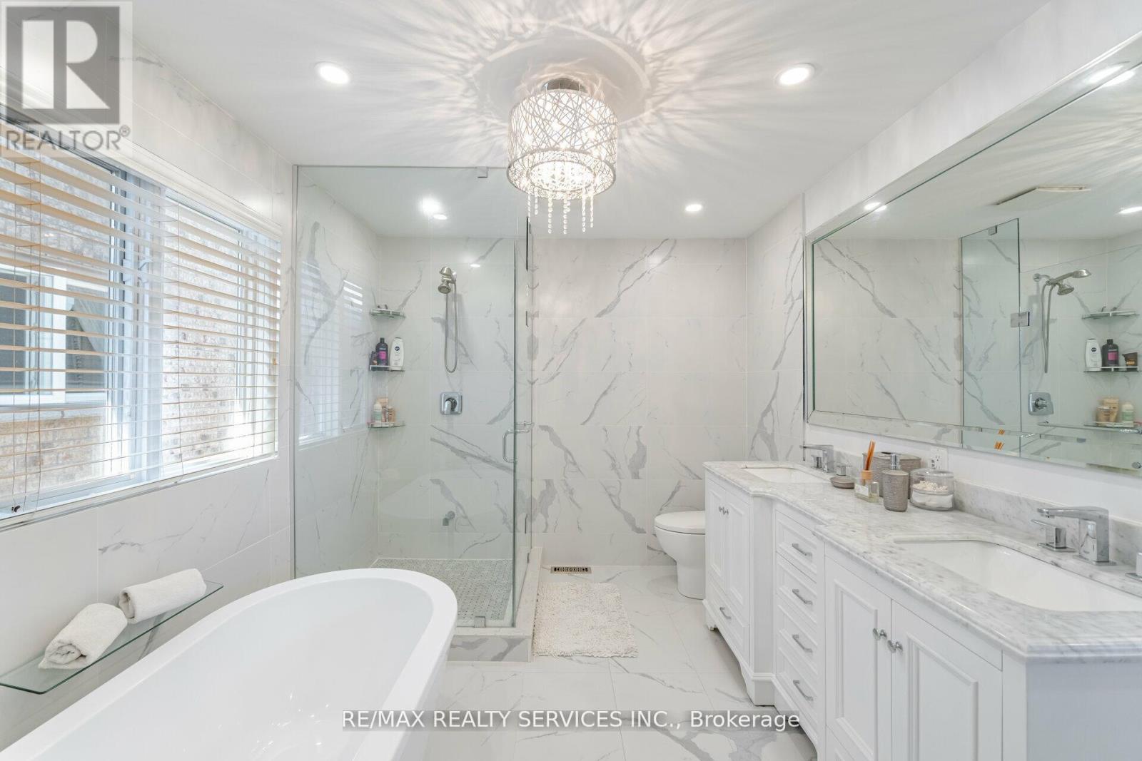 5749 Greensboro Drive, Mississauga, Ontario  L5M 5T8 - Photo 18 - W12465161