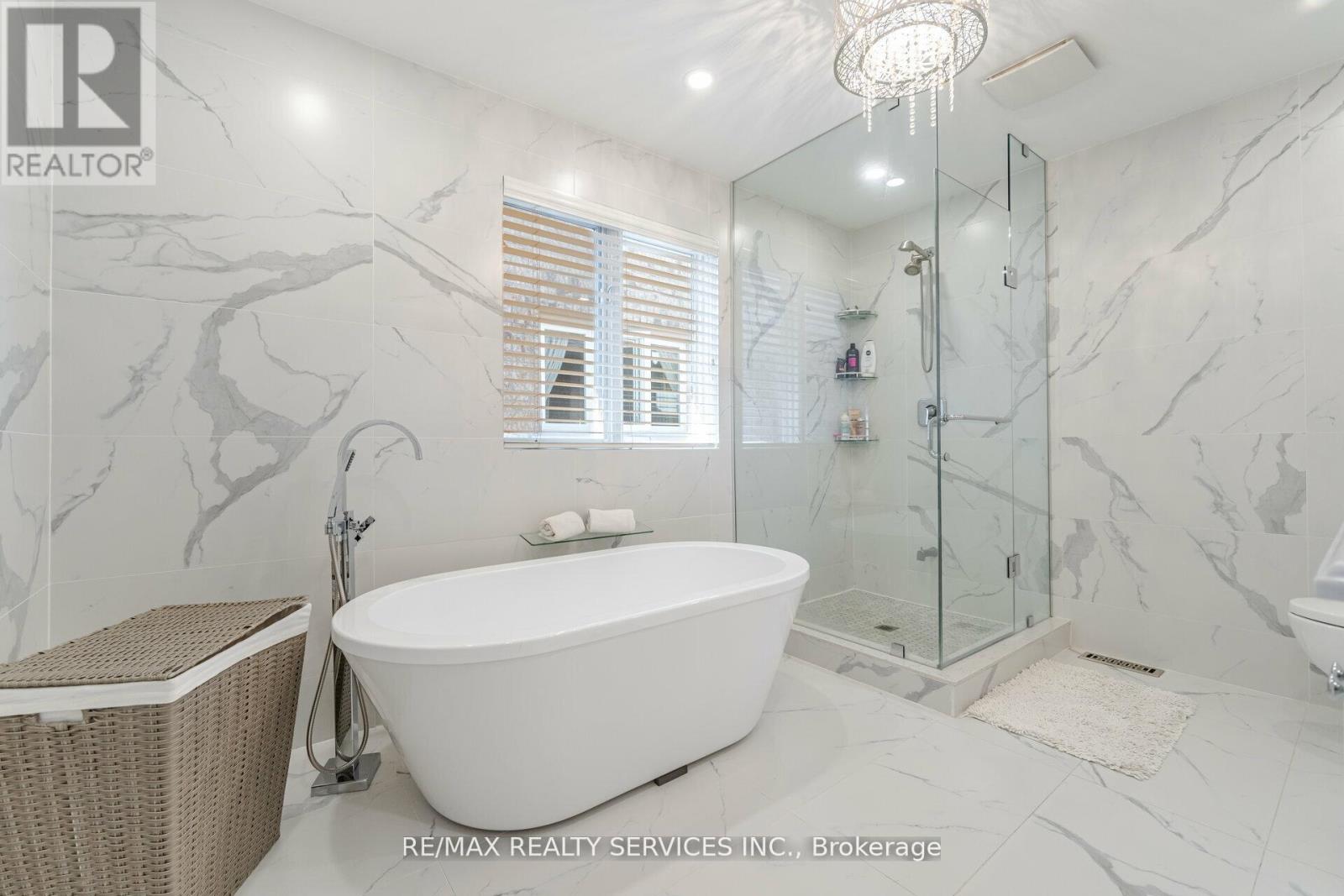 5749 Greensboro Drive, Mississauga, Ontario  L5M 5T8 - Photo 19 - W12465161