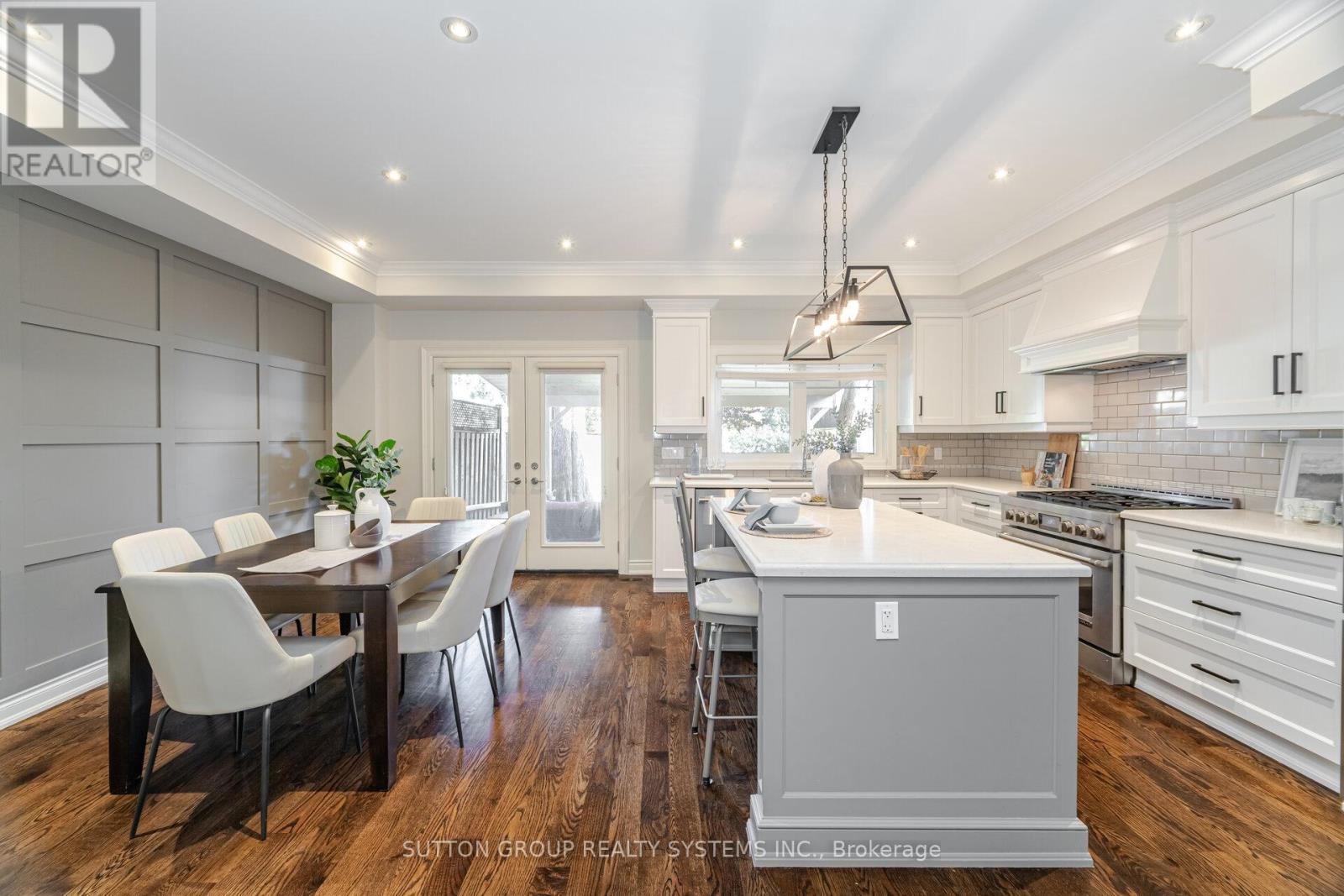 9 Iroquois Avenue, Mississauga (Port Credit), Ontario  L5G 1M7 - Photo 10 - W12465183