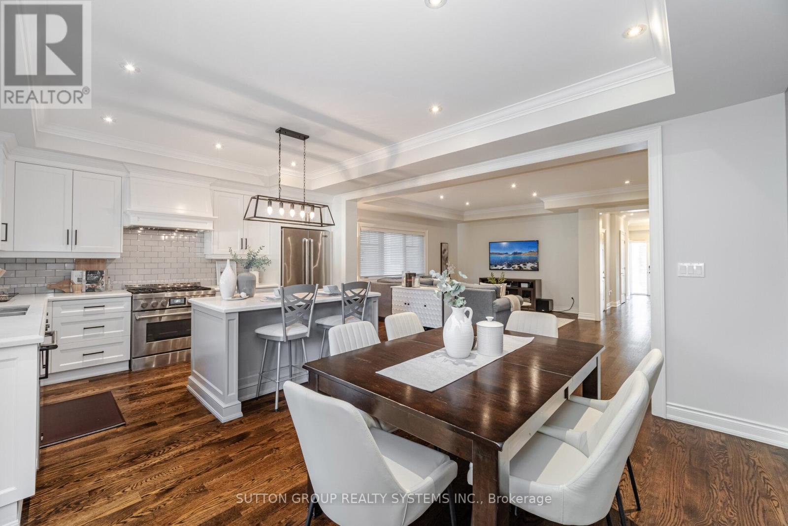 9 Iroquois Avenue, Mississauga (Port Credit), Ontario  L5G 1M7 - Photo 12 - W12465183