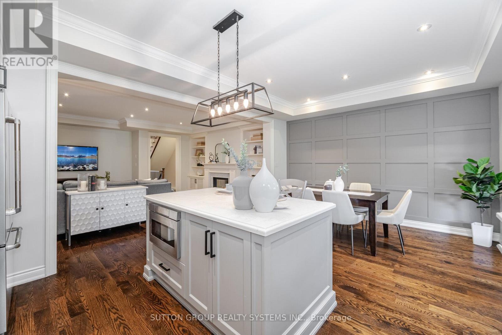 9 Iroquois Avenue, Mississauga (Port Credit), Ontario  L5G 1M7 - Photo 16 - W12465183