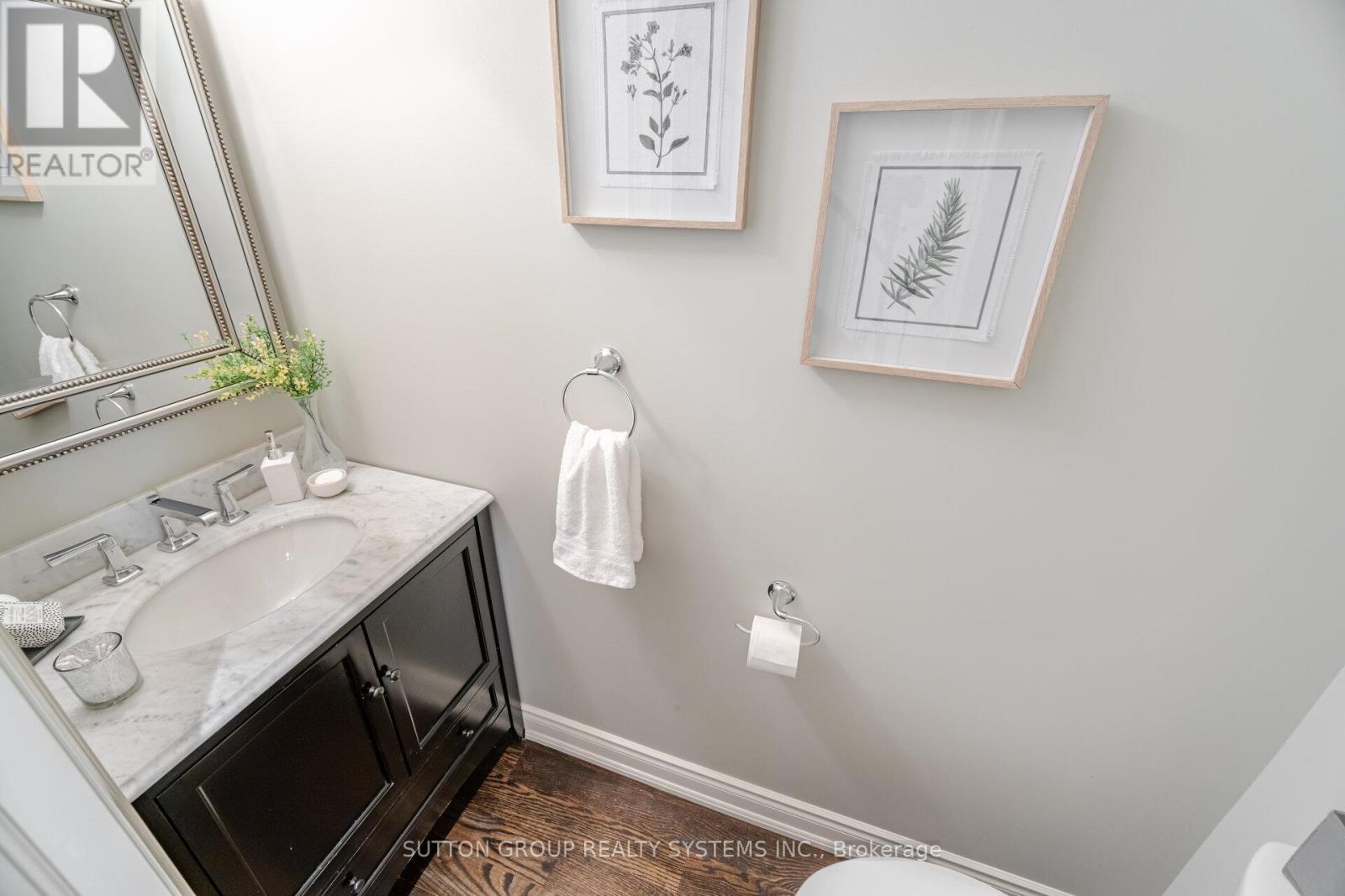 9 Iroquois Avenue, Mississauga (Port Credit), Ontario  L5G 1M7 - Photo 17 - W12465183