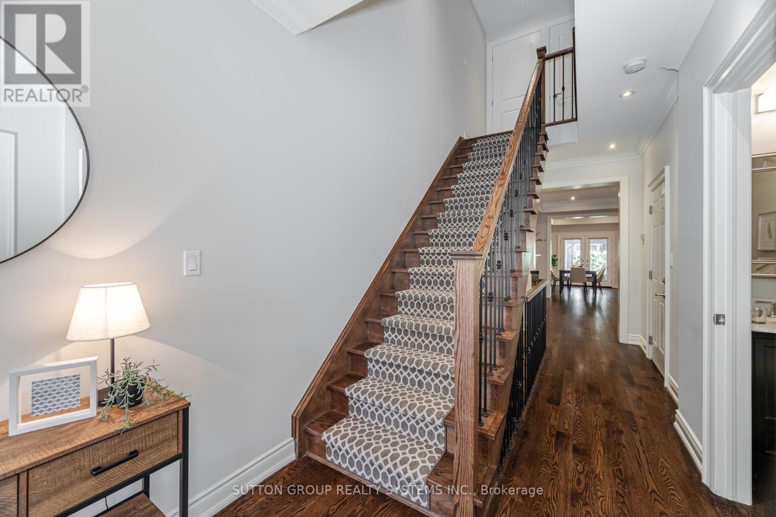 9 Iroquois Avenue, Mississauga (Port Credit), Ontario  L5G 1M7 - Photo 18 - W12465183