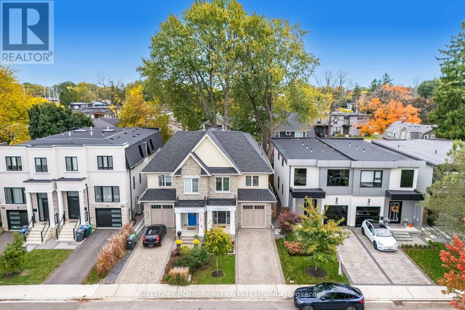 9 Iroquois Avenue, Mississauga (Port Credit), Ontario  L5G 1M7 - Photo 2 - W12465183
